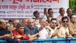 অতীতে বারবার সংকটে পড়া বাংলাদেশকে বিএনপিই উদ্ধার করেছে: আমির খসরু