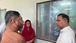 আহত সেনা কর্মকর্তাকে দেখতে সিএমএইচে প্রধানমন্ত্রী তারেক রহমান